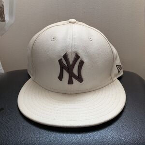 New Era NY Yankees Cream Baseball Cap with Brown Logo Size 8